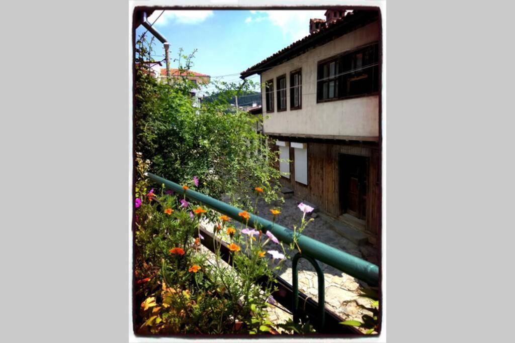 Authentic Guest Stay In The Heart Of Veliko Tarnovo Студио С Изглед Към Царевец エクステリア 写真