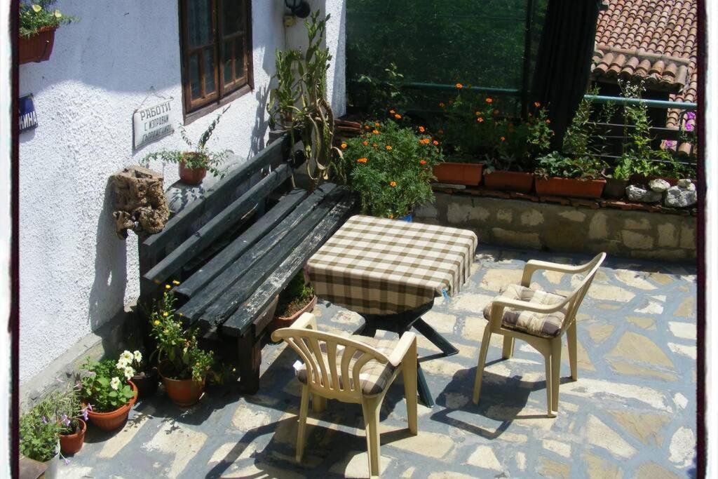 Authentic Guest Stay In The Heart Of Veliko Tarnovo Студио С Изглед Към Царевец エクステリア 写真