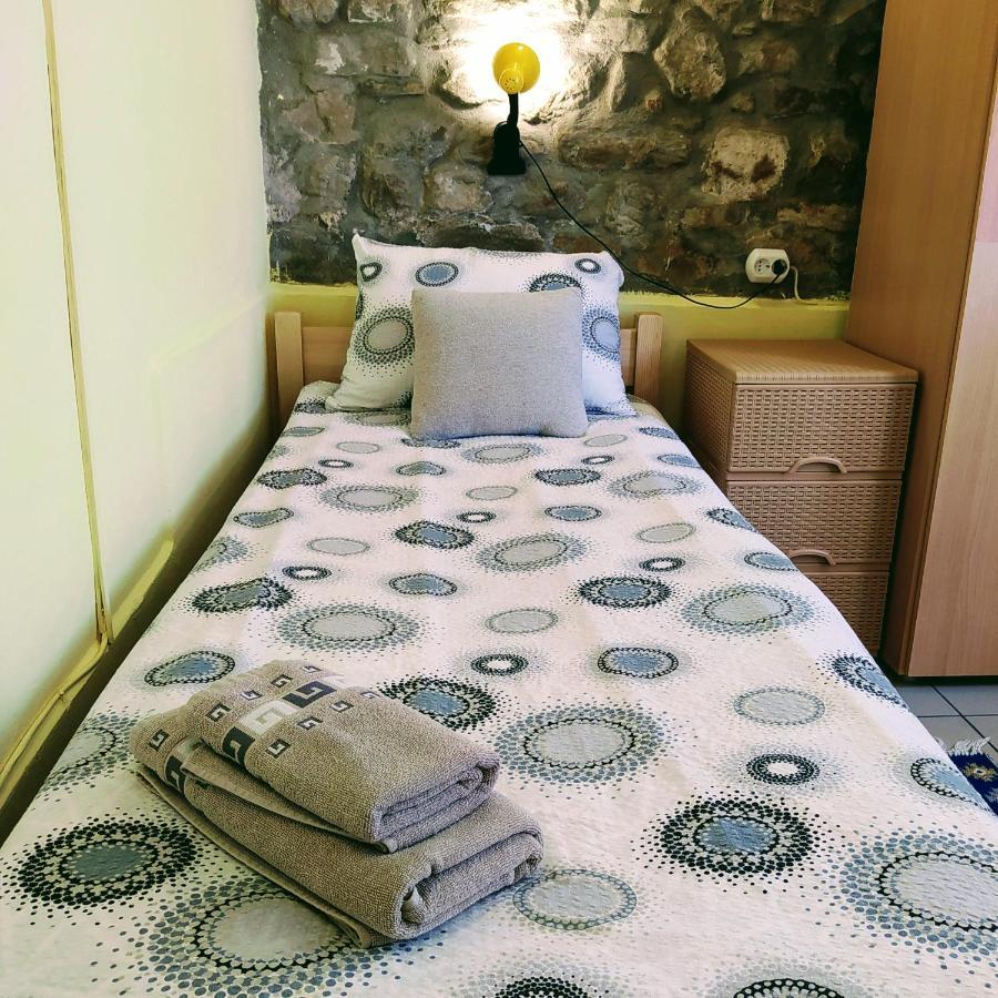 Authentic Guest Stay In The Heart Of Veliko Tarnovo Студио С Изглед Към Царевец エクステリア 写真