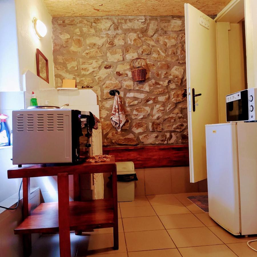 Authentic Guest Stay In The Heart Of Veliko Tarnovo Студио С Изглед Към Царевец エクステリア 写真
