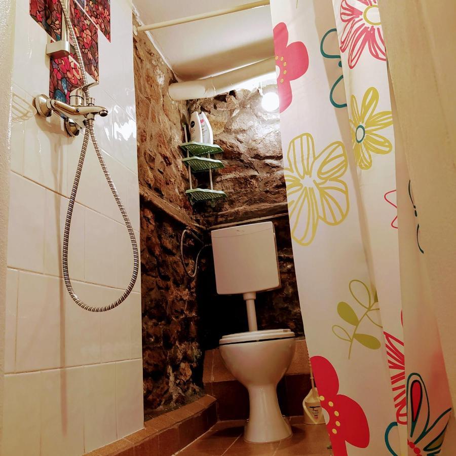 Authentic Guest Stay In The Heart Of Veliko Tarnovo Студио С Изглед Към Царевец エクステリア 写真