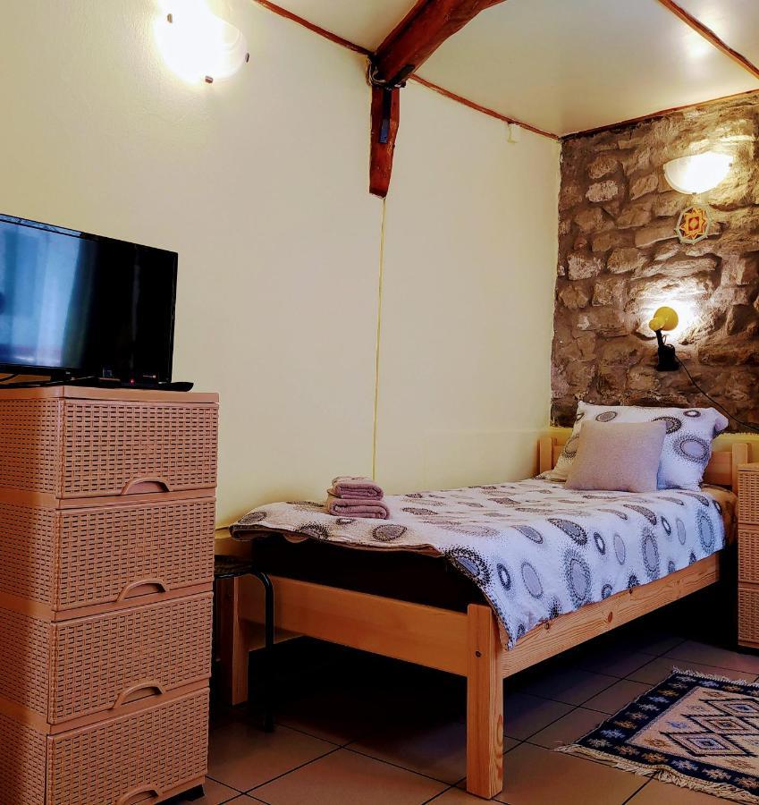 Authentic Guest Stay In The Heart Of Veliko Tarnovo Студио С Изглед Към Царевец エクステリア 写真