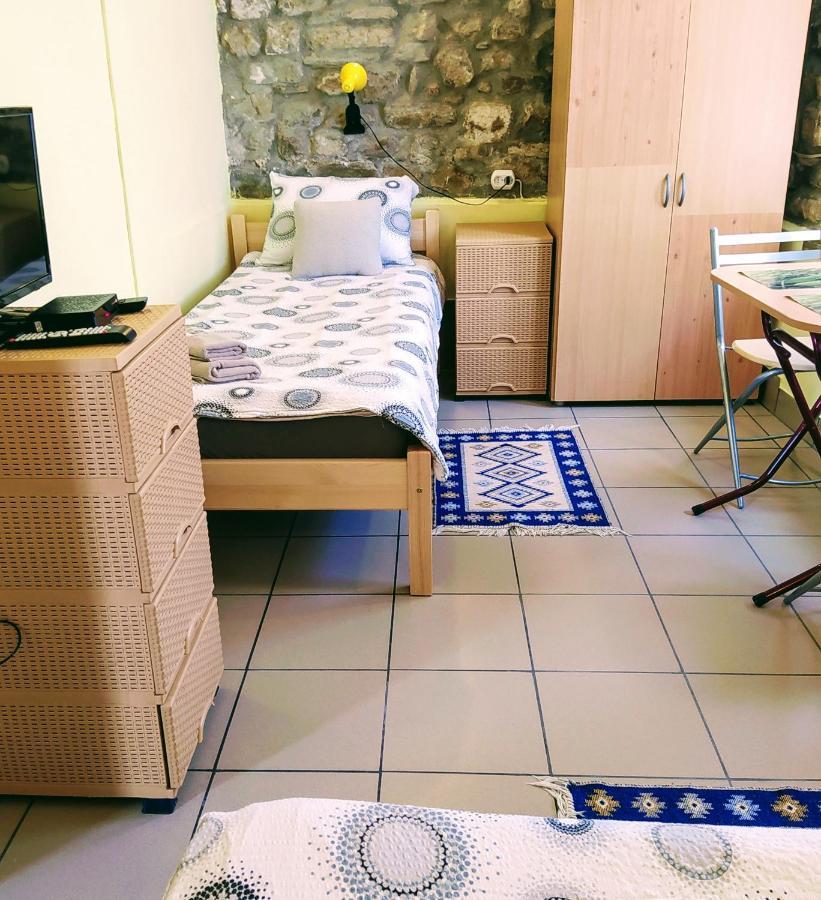 Authentic Guest Stay In The Heart Of Veliko Tarnovo Студио С Изглед Към Царевец エクステリア 写真