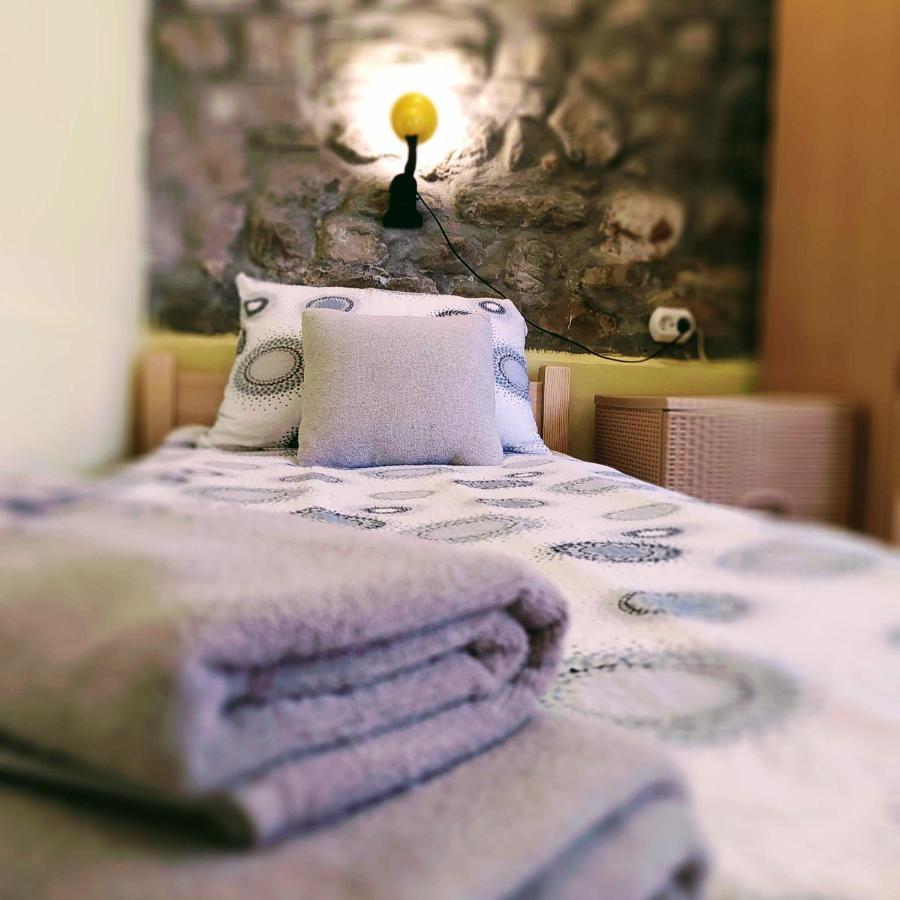 Authentic Guest Stay In The Heart Of Veliko Tarnovo Студио С Изглед Към Царевец エクステリア 写真